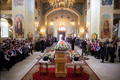 В Покровском соборе прошла торжественная встреча саратовских святителей