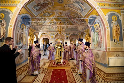 Митрополит Игнатий совершил вечернюю Литургию Преждеосвященных Даров в Свято-Троицком кафедральном соборе г. Саратова
