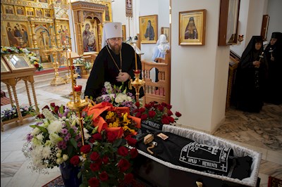 Митрополит Игнатий совершил панихиду в Свято-Алексиевском женском монастыре г. Саратова