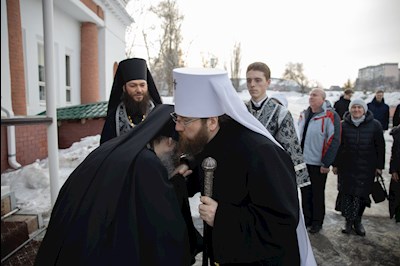 Митрополит Игнатий совершил великое повечерие с чтением Великого покаянного канона преподобного Андрея Критского в Спасо-Преображенском мужском монастыре г. Саратова
