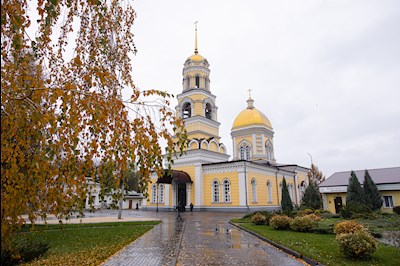 Митрополит Игнатий возглавил соборное архиерейское богослужение в Свято-Троицком кафедральном соборе г. Покровска (Энгельса)