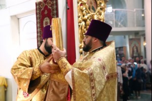 Божественная литургия в храме во имя Всех святых, в земле Российской просиявших, г.Саратова