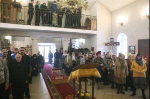 Божественная литургия в храме святителей Василия Великого, Григория Богослова, Иоанна Златоуста г.Саратова