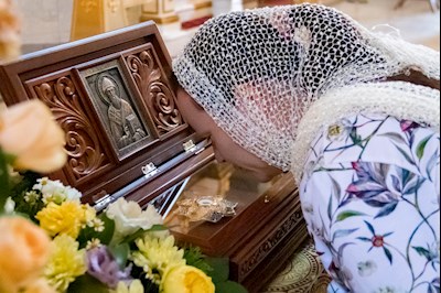 В Покровском соборе г. Саратова встретили ковчег с частицей мощей святителя Спиридона Тримифунтского