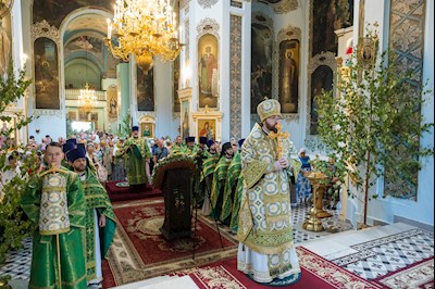 Митрополит Игнатий совершил Божественную литургию в Духосошественском соборе г. Саратова