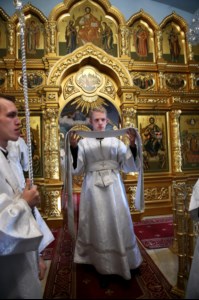 Крещальная литургия в Свято-Троицком соборе Саратова