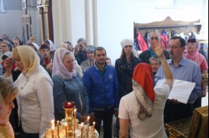 Митрополит Лонгин возглавил Литургию с сурдопереводом