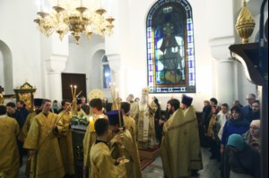 Всенощное бдение на Архиерейском подворье — в храме в честь иконы Божией Матери «Утоли моя печали» г. Саратова