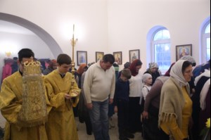 Божественная литургия в храме святителя Иоанна Златоуста в п. Зональный г.Саратова