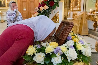 В Покровском соборе г. Саратова встретили ковчег с частицей мощей святителя Спиридона Тримифунтского