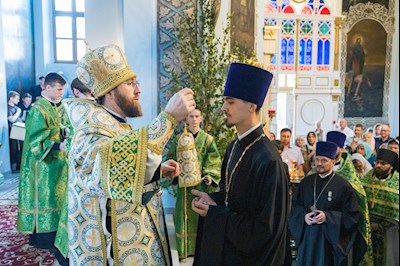 Митрополит Игнатий совершил Божественную литургию в Духосошественском соборе г. Саратова
