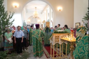 Божественная литургия и Великая вечерня в Свято-Троицком соборе Вольска