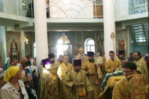 Божественная литургия в храме во имя Всех святых, в земле Российской просиявших, г.Саратова