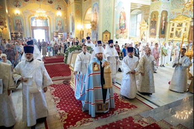 Митрополит Игнатий совершил Божественную литургию в Покровском соборе г. Саратова