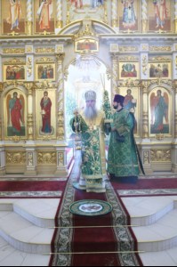 Божественная литургия и Великая вечерня в Свято-Троицком соборе Вольска