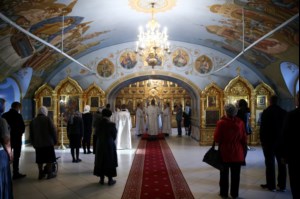 Крещальная литургия в Свято-Троицком соборе Саратова