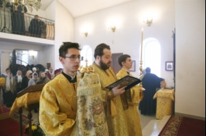 Божественная литургия в храме святителей Василия Великого, Григория Богослова, Иоанна Златоуста г.Саратова
