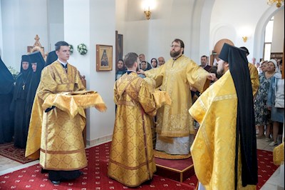 Митрополит Игнатий совершил Божественную литургию в Свято-Алексиевском женском монастыре г. Саратова