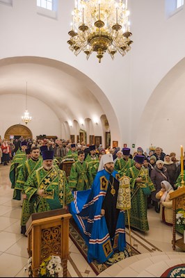 Архиереи Саратовской митрополии совершили Божественную литургию в соборном храме святого благоверного князя Александра Невского г. Ртищево