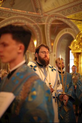 Вечернее богослужение с чтением акафиста Пресвятой Богородице в Свято-Троицком кафедральном соборе г. Саратова