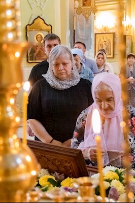 В Покровском соборе г. Саратова встретили ковчег с частицей мощей святителя Спиридона Тримифунтского