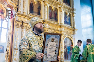 Митрополит Игнатий совершил Божественную литургию в Духосошественском соборе г. Саратова