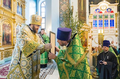 Митрополит Игнатий совершил Божественную литургию в Духосошественском соборе г. Саратова