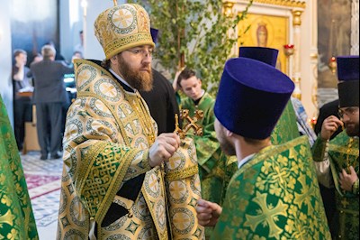 Митрополит Игнатий совершил Божественную литургию в Духосошественском соборе г. Саратова