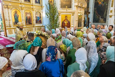Митрополит Игнатий совершил Божественную литургию в Духосошественском соборе г. Саратова