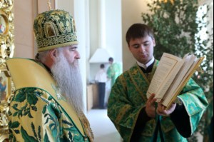 Божественная литургия и Великая вечерня в Свято-Троицком соборе Вольска