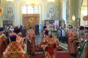 Божественная литургия в храме в честь Покрова Пресвятой Богородицы г. Саратова