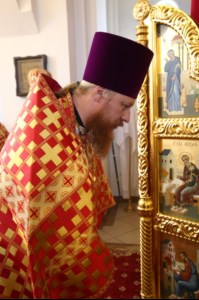 Митрополит Лонгин возглавил Литургию с сурдопереводом