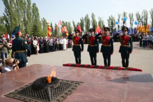 Митрополит Лонгин принял участие в торжественных мероприятиях в парке Победы на Соколовой горе