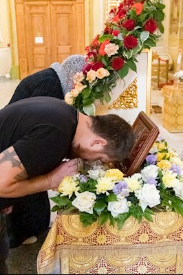В Покровском соборе г. Саратова встретили ковчег с частицей мощей святителя Спиридона Тримифунтского