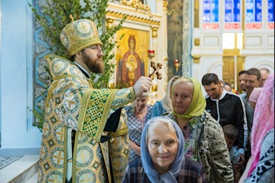 Митрополит Игнатий совершил Божественную литургию в Духосошественском соборе г. Саратова