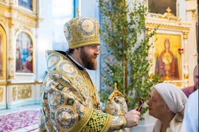 Митрополит Игнатий совершил Божественную литургию в Духосошественском соборе г. Саратова