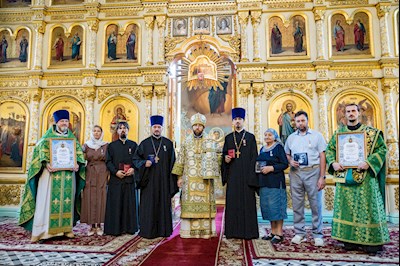 Митрополит Игнатий совершил Божественную литургию в Духосошественском соборе г. Саратова