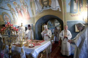 Крещальная литургия в Свято-Троицком соборе Саратова