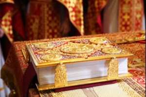 Митрополит Лонгин возглавил Литургию с сурдопереводом
