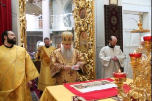 Божественная литургия в храме во имя Всех Святых, в земле Российской просиявших, г.Саратова