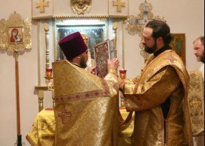 Божественная литургия в храме в честь Покрова Пресвятой Богородицы р.п. Новые Бурасы