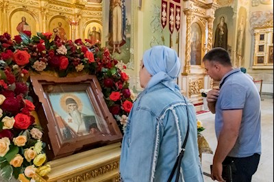 В Покровском соборе г. Саратова встретили ковчег с частицей мощей святителя Спиридона Тримифунтского