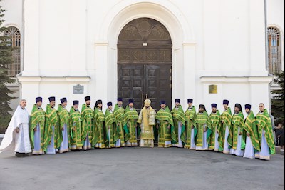 Митрополит Игнатий совершил Божественную литургию в Духосошественском соборе г. Саратова