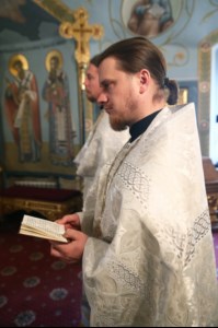Крещальная литургия в Свято-Троицком соборе Саратова