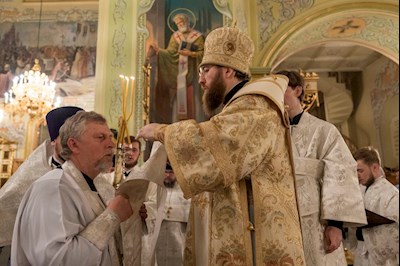 Митрополит Игнатий совершил ночную Божественную литургию в Покровском соборе г. Саратова
