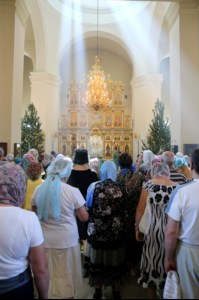 Божественная литургия и Великая вечерня в Свято-Троицком соборе Вольска