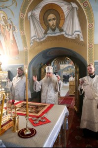 Крещальная литургия в Свято-Троицком соборе Саратова