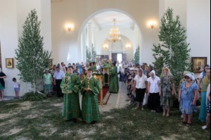 Божественная литургия и Великая вечерня в Свято-Троицком соборе Вольска