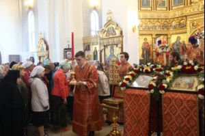 Митрополит Лонгин возглавил Литургию с сурдопереводом