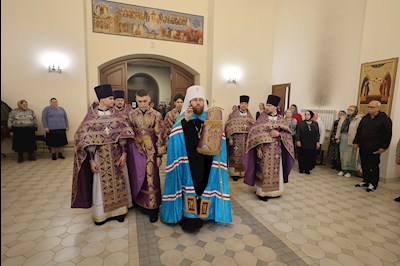 Митрополит Игнатий совершил Божественную литургию в соборном храме святителя Спиридона Тримифунтского г. Саратова